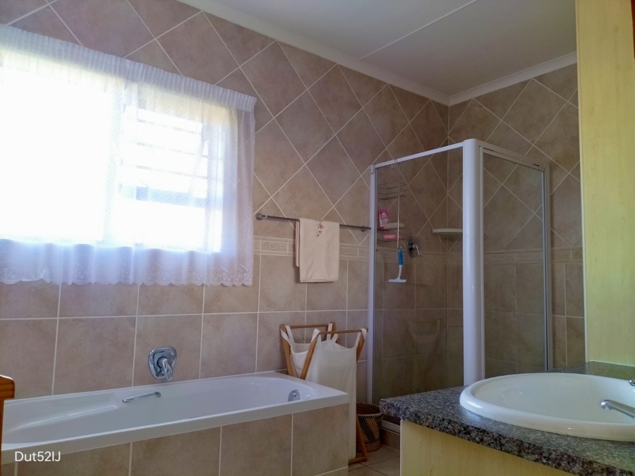 4 Bedroom Property for Sale in Fraaiuitsig Western Cape